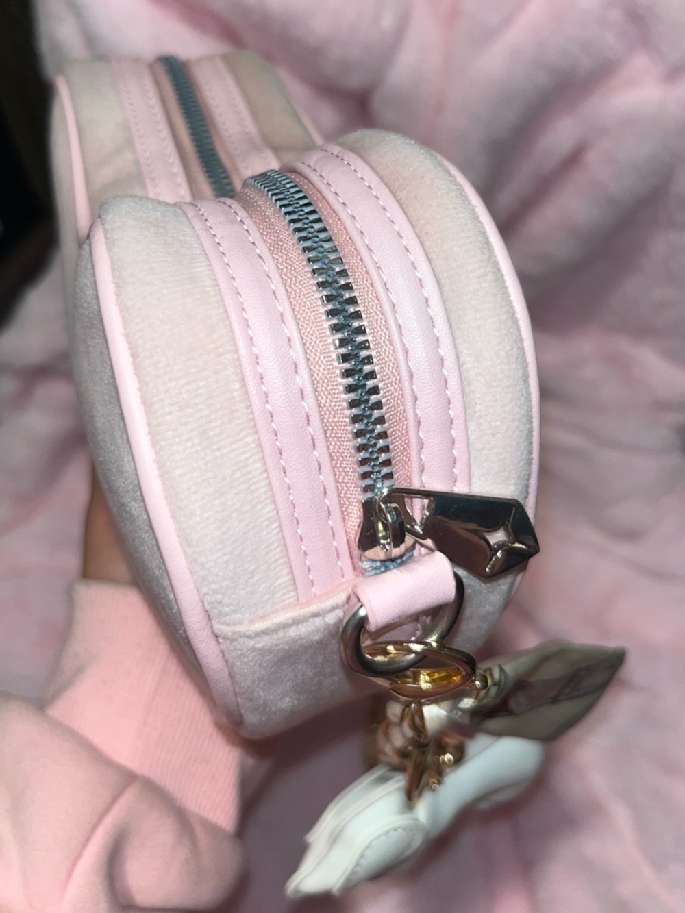 Paris Hilton Light Pink Heart-Shaped Bag - Picture 9 of 14